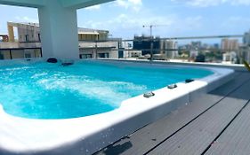 Downtown Luxury Apt Naco: 2Br 2Ba